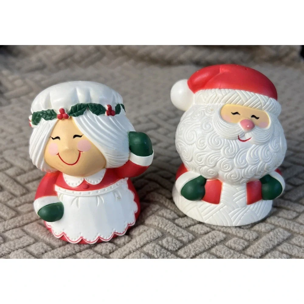 1970's Christmas Hallmark Cards Santa Claus and Mrs. Claus Salt & Pepper Shakers